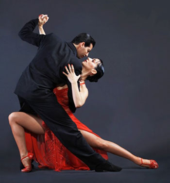 Gabriel Ponce e Analía Morales sono ballerini professionisti di tango e folklore Argentino
